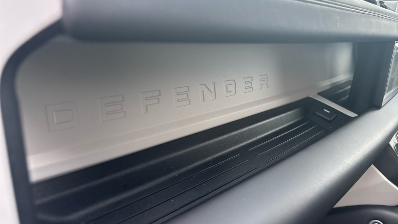 Land Rover Defender 2.0 D240 SE 110 5dr Auto Diesel Estate